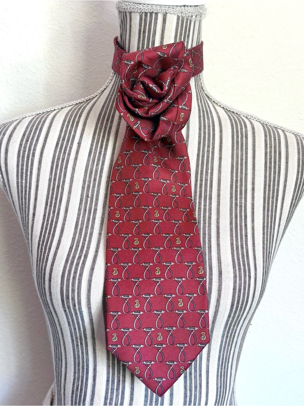 Vintage 90s Burberrys of London Silk Equestrian Horsebit Tie Red Designer